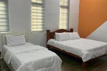 فندق Flora Inn