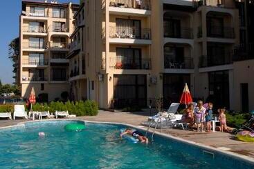 هتل Apartment Tourist Complex Rose Village