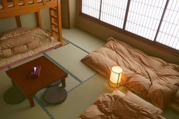 هتل Jhoppers Hida Takayama Guesthouse