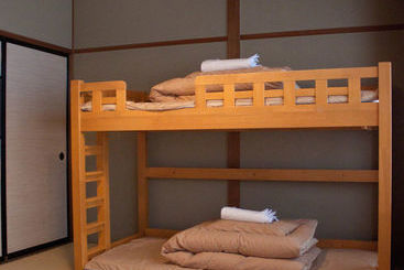هتل Jhoppers Hida Takayama Guesthouse