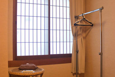 هتل Jhoppers Hida Takayama Guesthouse
