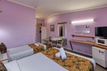 모텔 Bushmans Retreat Motor Inn