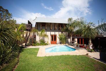 ペンション Flametree Guesthouse
