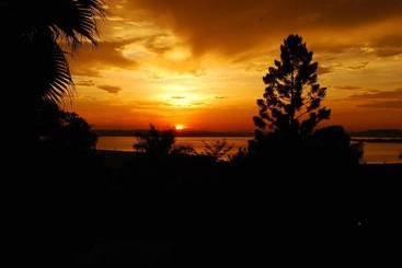 تختخواب و صبحانه Karibu Entebbe