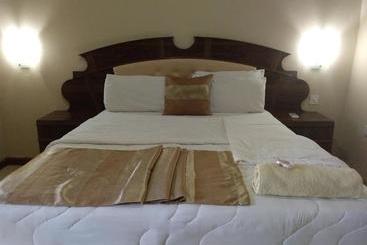 هتل Golden Days Lodge