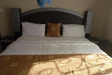 هتل Golden Days Lodge