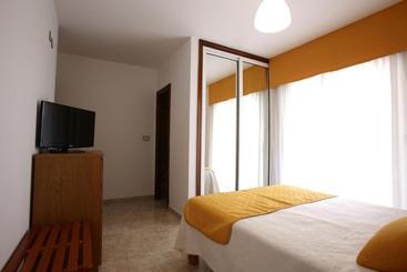 هتل Hostal San Roque