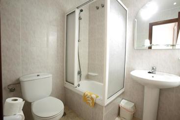 هتل Hostal San Roque