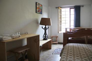 هتل Newen Kara Hostel