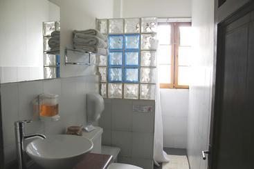 هتل Newen Kara Hostel