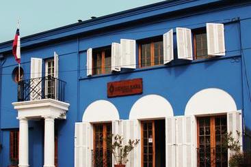 هتل Newen Kara Hostel