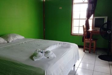 پانسیون Amelia Guest House