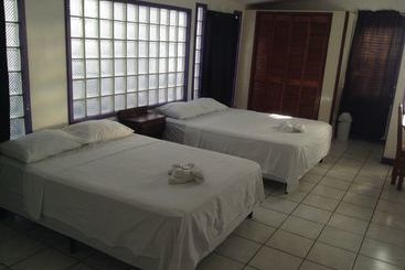 پانسیون Amelia Guest House