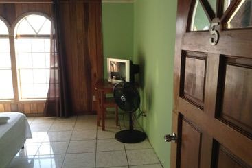 پانسیون Amelia Guest House