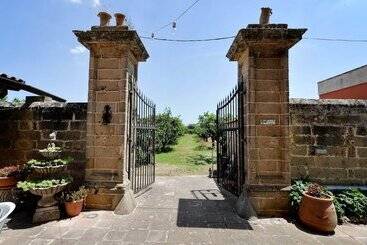 کلبه Agriturismo Santa Chiara