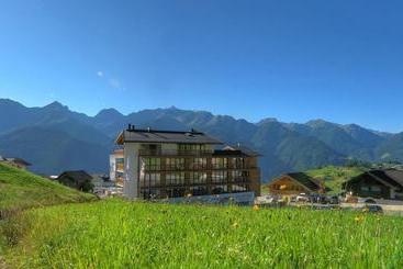 هتل Alps Lodge
