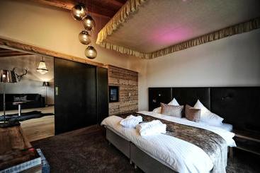 هتل Alps Lodge