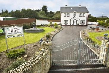 تختخواب و صبحانه Bed&Breakfast Burndale House
