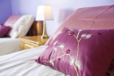 تختخواب و صبحانه Bed&Breakfast Burndale House