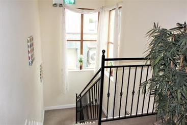 تختخواب و صبحانه The Connaught Inn