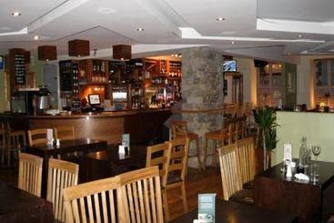 تختخواب و صبحانه The Connaught Inn