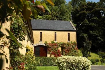 تختخواب و صبحانه Woodbine Cottage