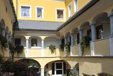 هتل Pension Frenzl   Kaiser Von österreich