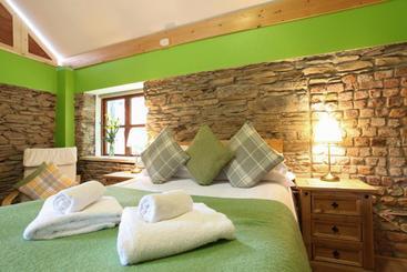 Moville Boutique Hostel & Apartments