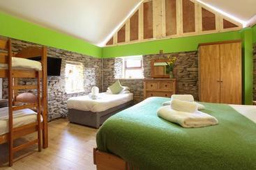 Moville Boutique Hostel & Apartments