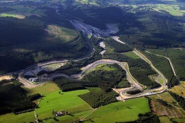 فندق Hôtel Francorchamps Pitlane Lodge