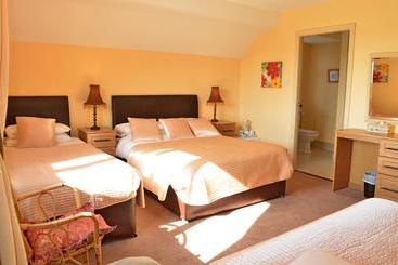 Old Orchard Lodge B&b