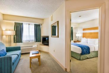 هتل Hampton By Hilton Grand Cayman Seven Mile Beach