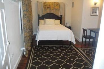 هتل El Dorado Inn
