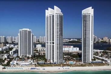هتل Private Ocean Condos At Trump Sunny Isles