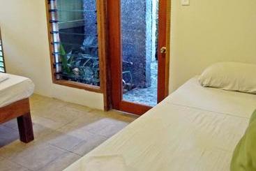 هاستل Beachouse Resort