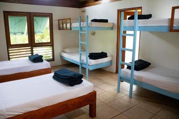 هاستل Beachouse Resort