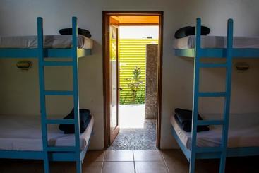 هاستل Beachouse Resort