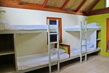 هاستل Beachouse Resort
