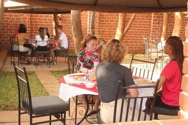 هتل Impala Safari Lodge