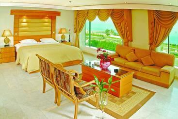 هتل Mirage Suites   Family Only