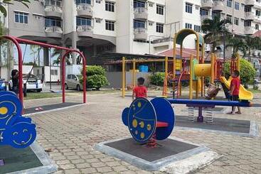 هتل آپارتمان Glory Beach Resort Port Dickson Negeri Sembilan