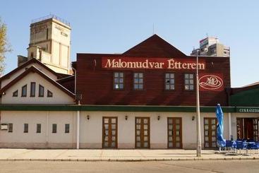 ベッドアンドブレックファースト Malomudvar étterem Cukrászda Panzió és Rendezvényház