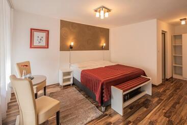 مبيت وإفطار Riviéra Rooms Vendégszobák