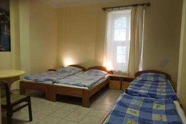 هتل Rugby Club Hostel