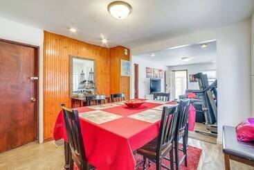 بيت ريفى Dog Friendly Michigan City Home   3 Mi To Beach!