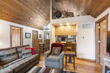 بيت ريفى Simons Treetop Cabin 2 Bdr In Popular Resort!