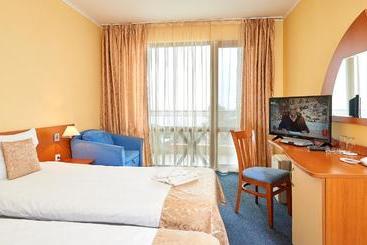 Paradise Hotel & Relax Center