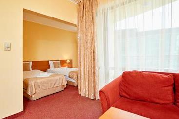 Paradise Hotel & Relax Center