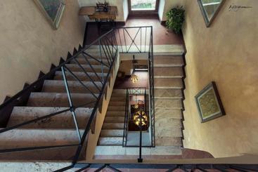 تختخواب و صبحانه La Meridiana Relais