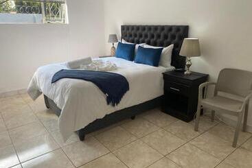 بنسيون Creekside Guest House Middelburg